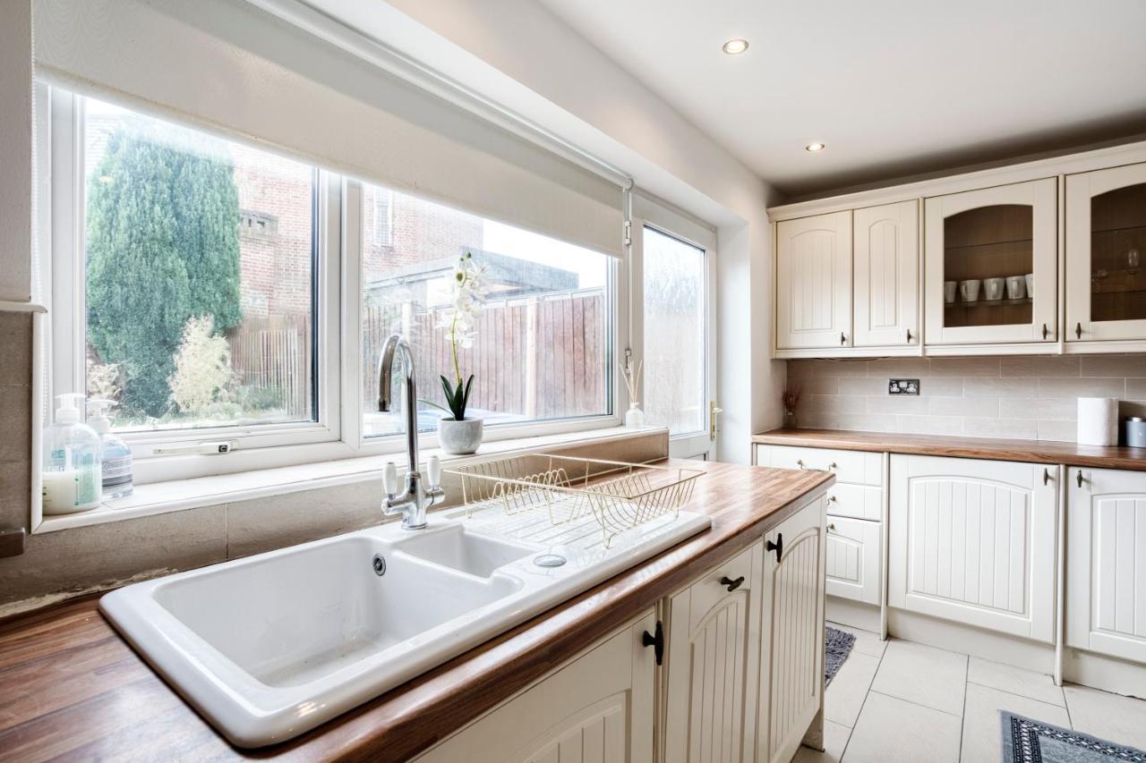 Liverpool Home With Free Parking West Derby Exterior photo